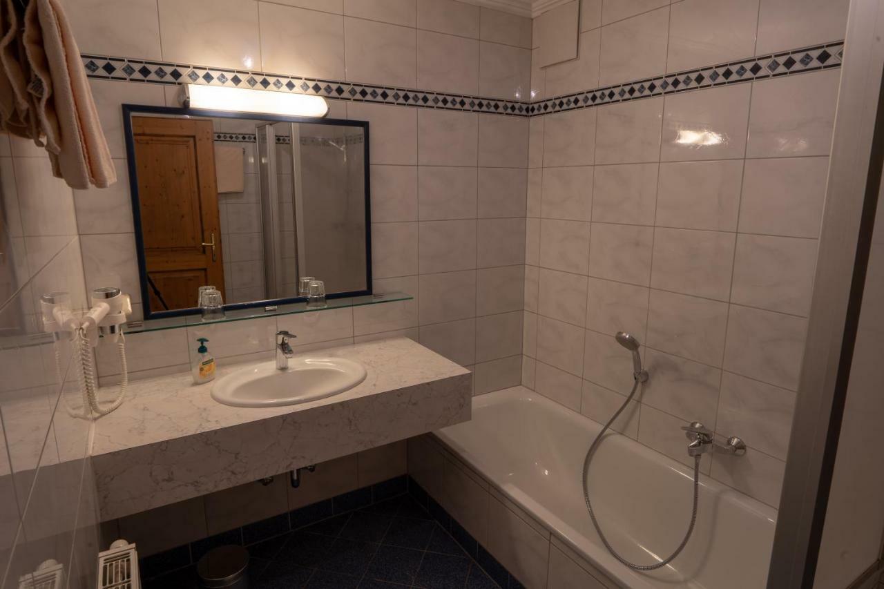 Brueckenwirt Hotel Hallein Eksteriør billede